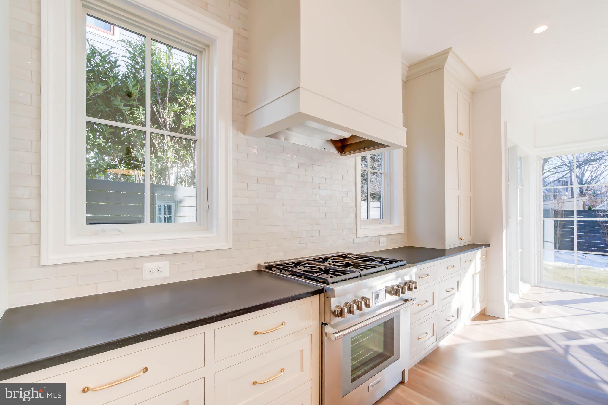 Real estate listing preview #24