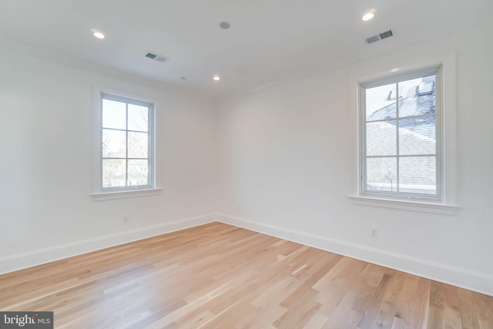 Real estate listing preview #58