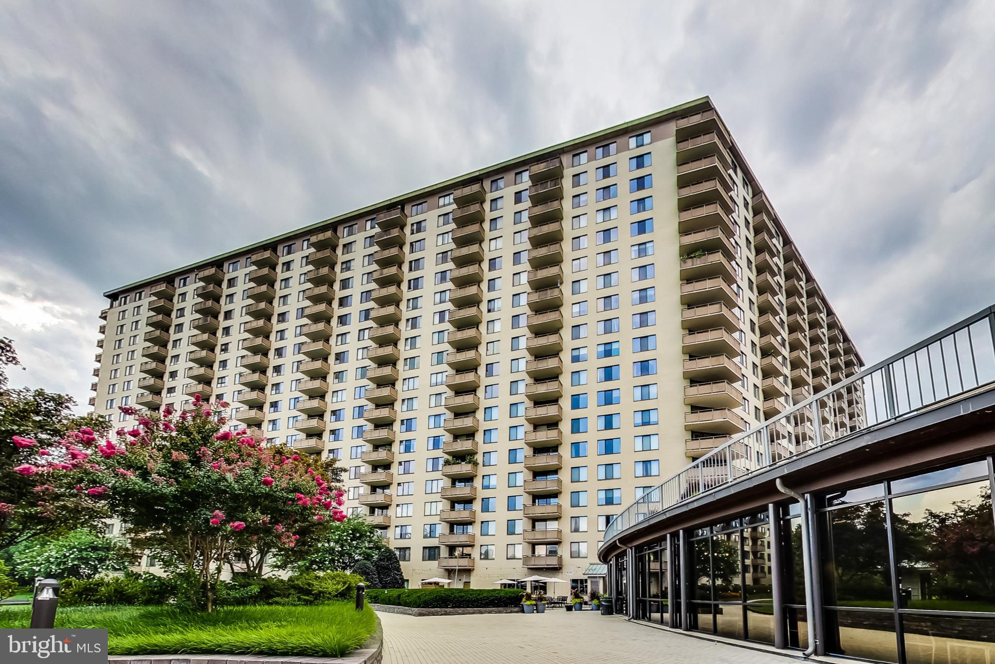 Real estate listing preview #8