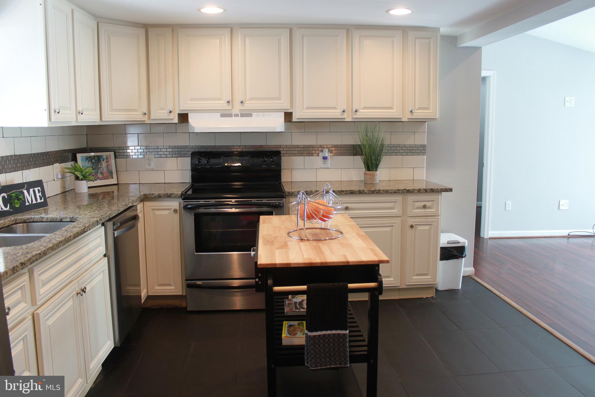 Real estate listing preview #14