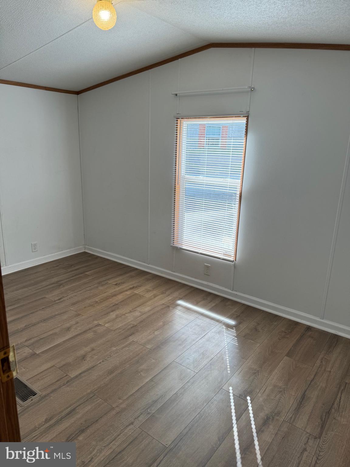 Real estate listing preview #6