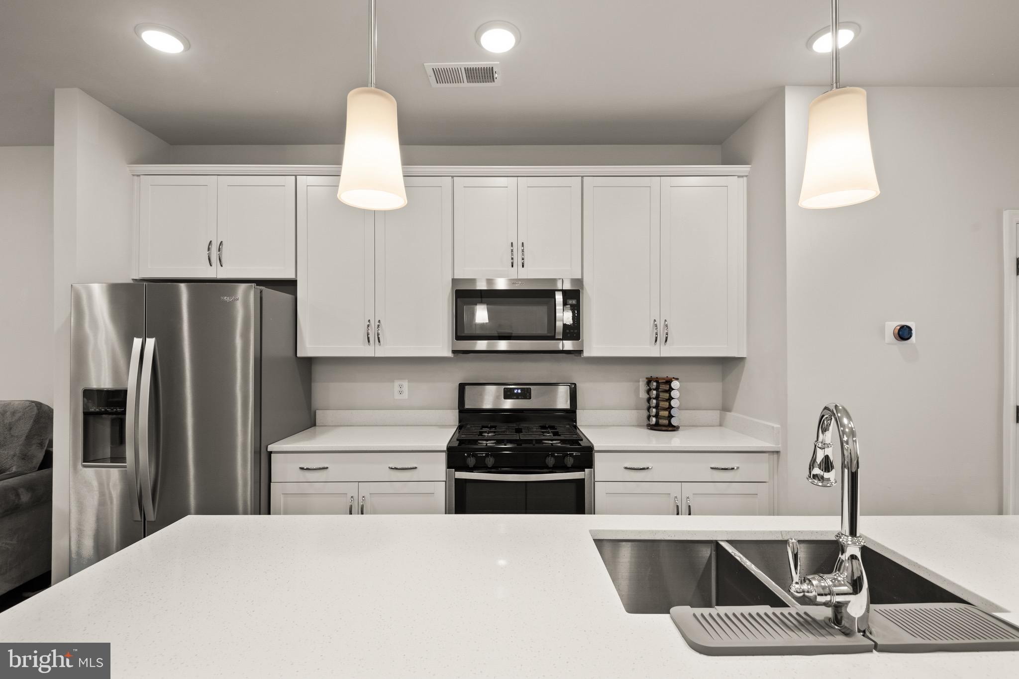 Real estate listing preview #12