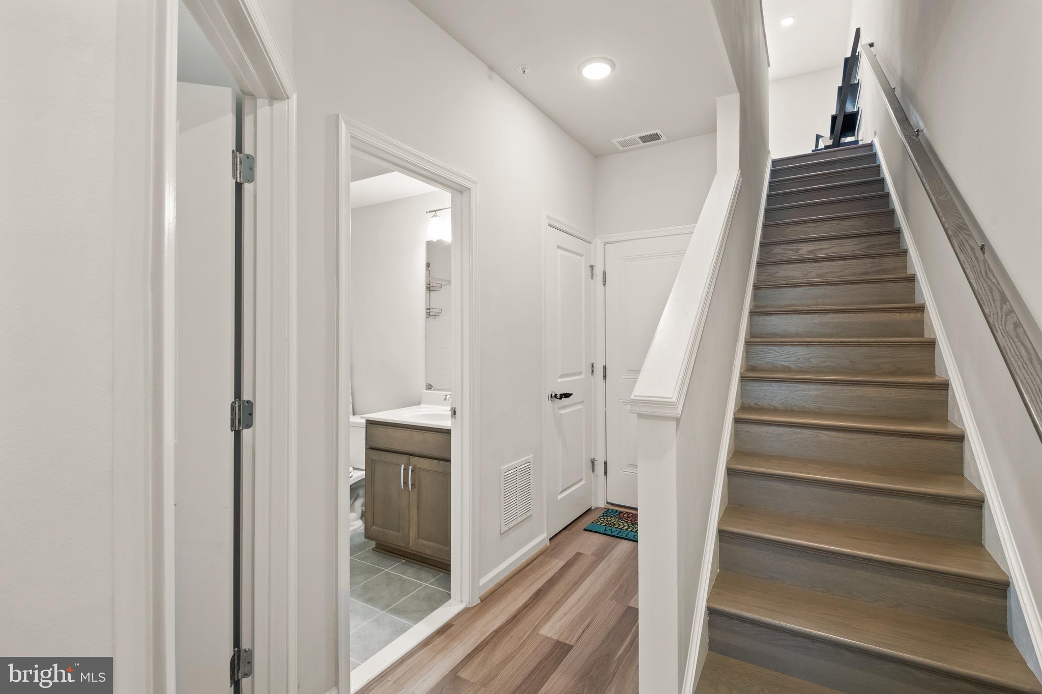 Real estate listing preview #6