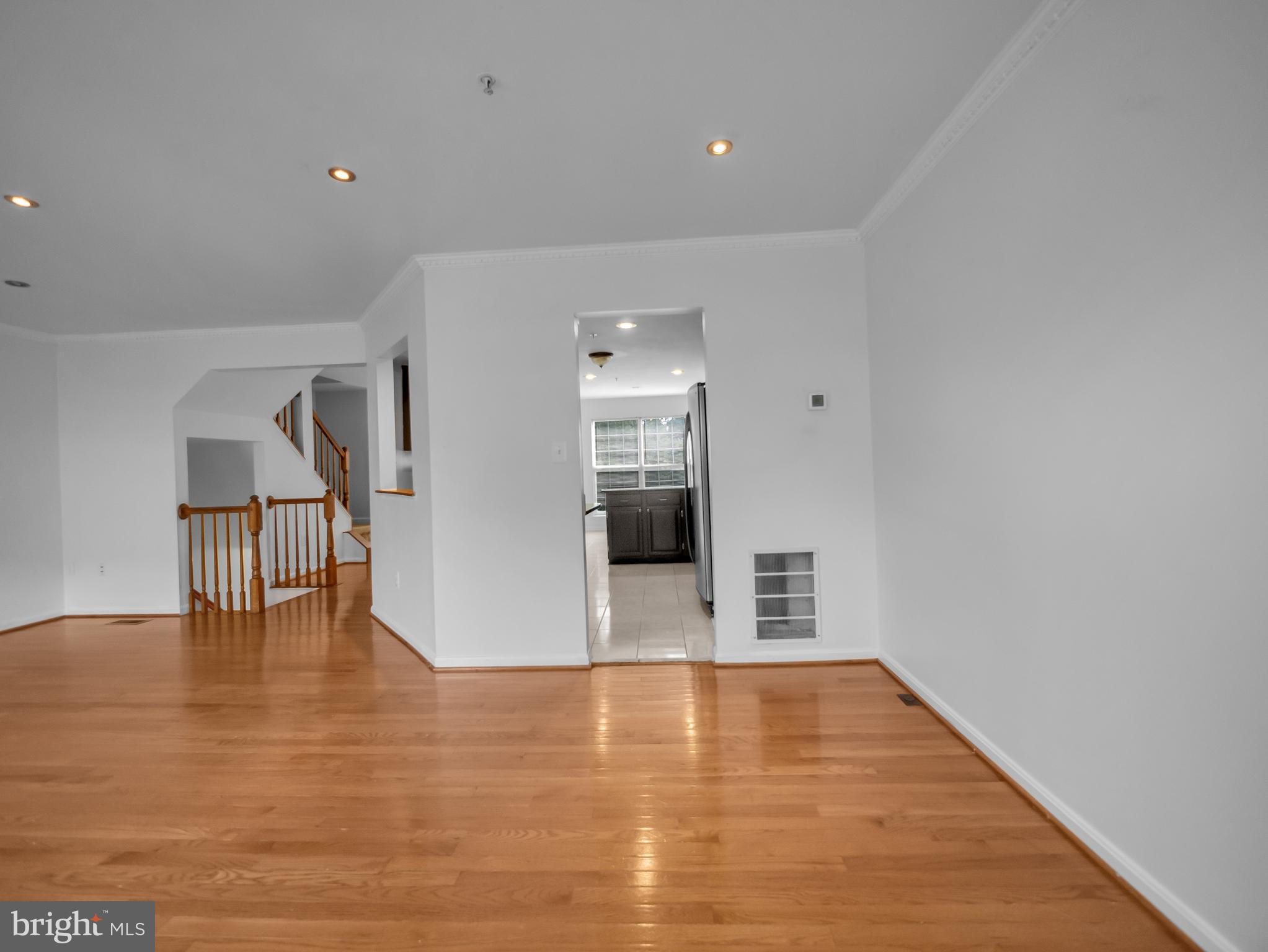 Real estate listing preview #16