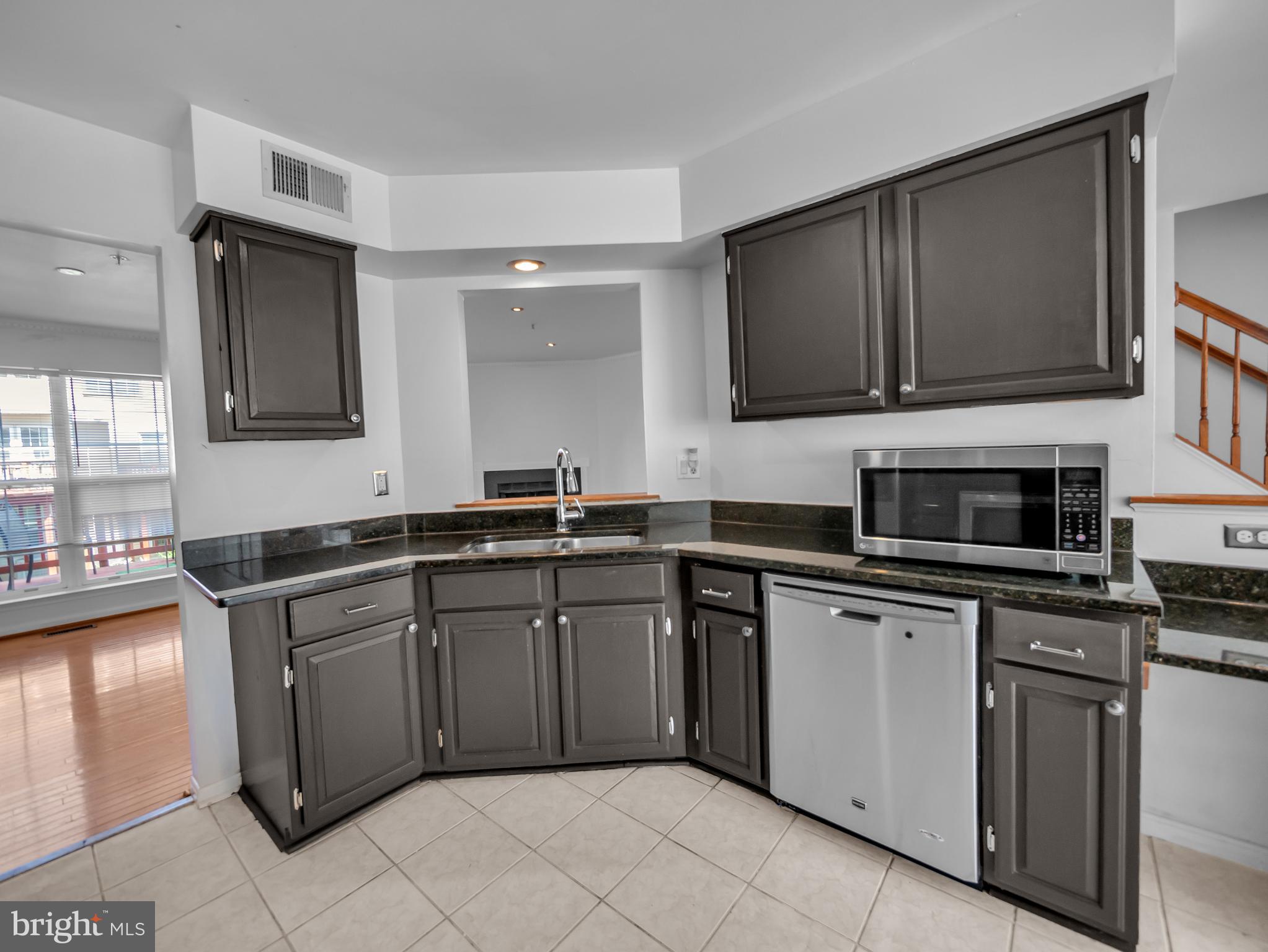 Real estate listing preview #14