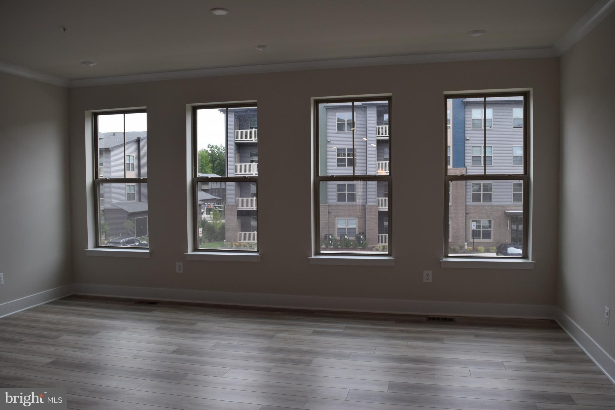 Real estate listing preview #10