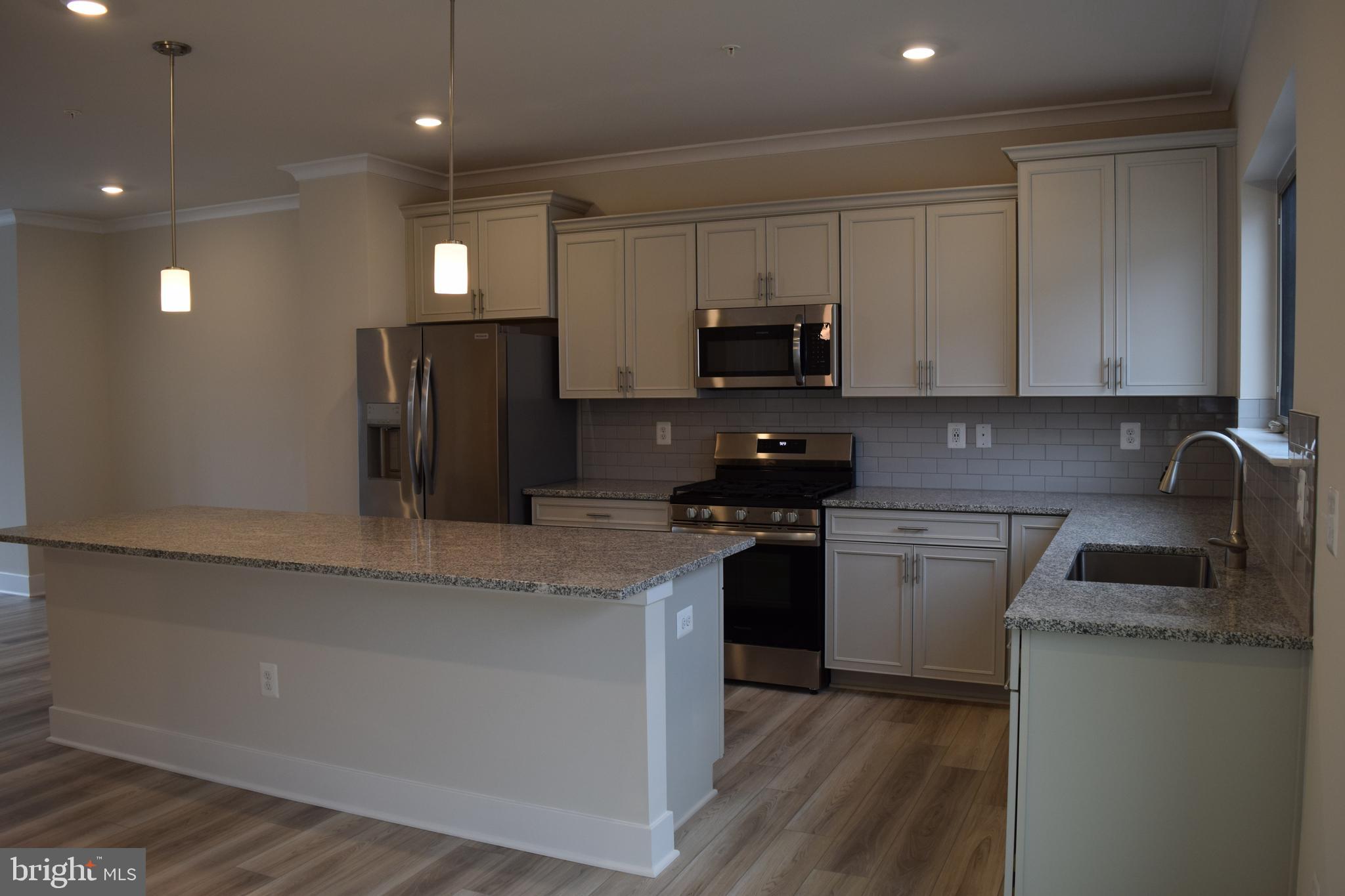 Real estate listing preview #13