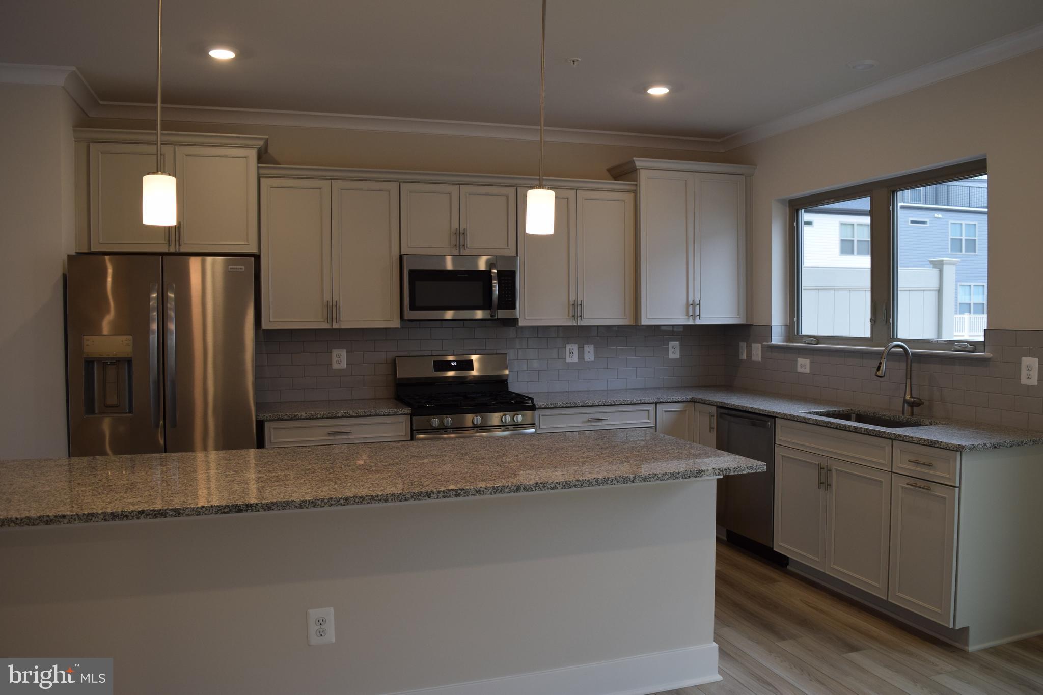 Real estate listing preview #12