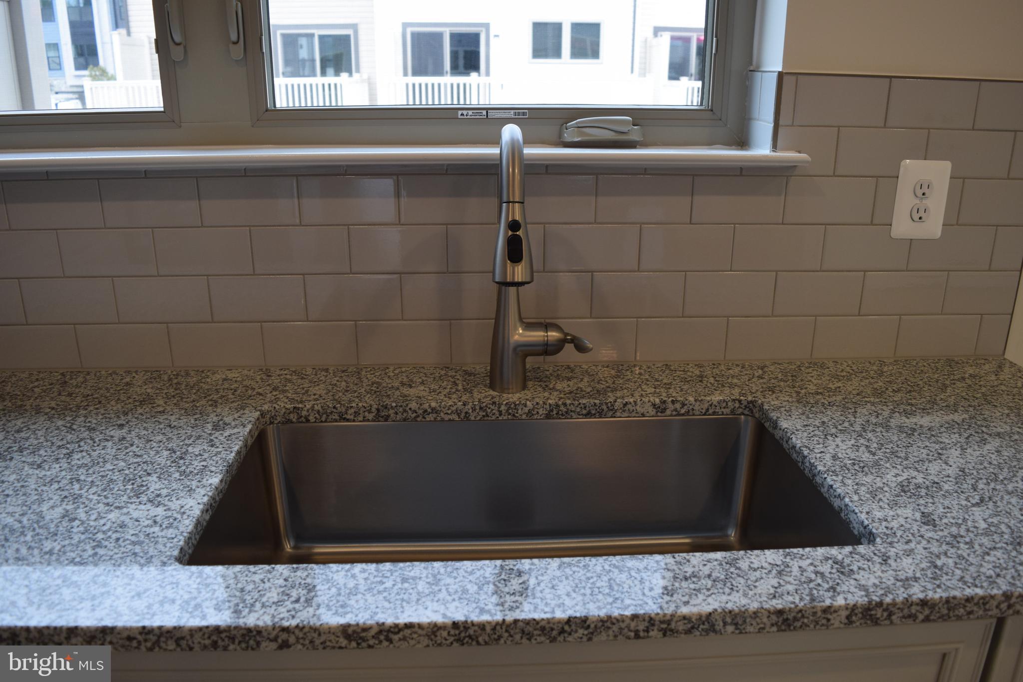 Real estate listing preview #14