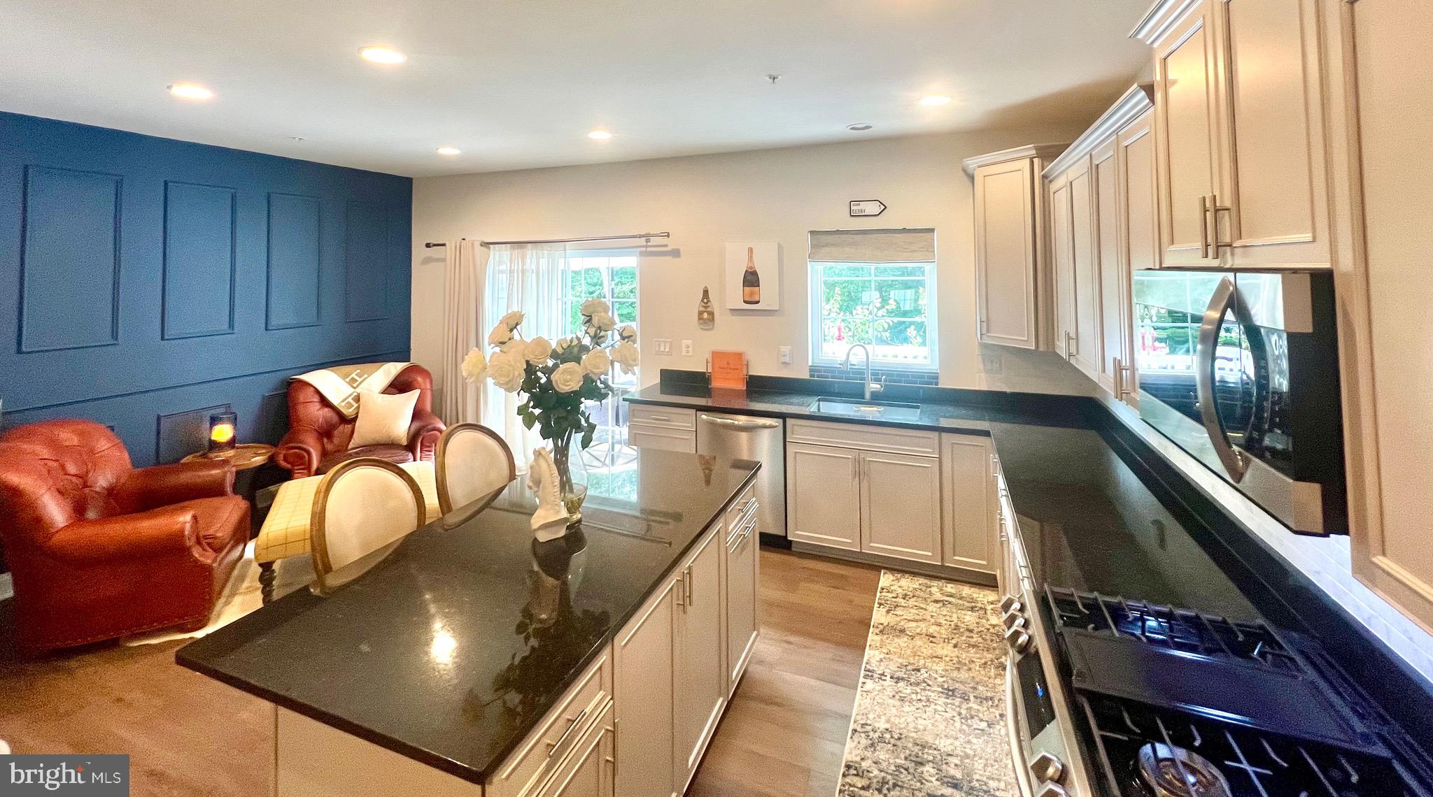 Real estate listing preview #6