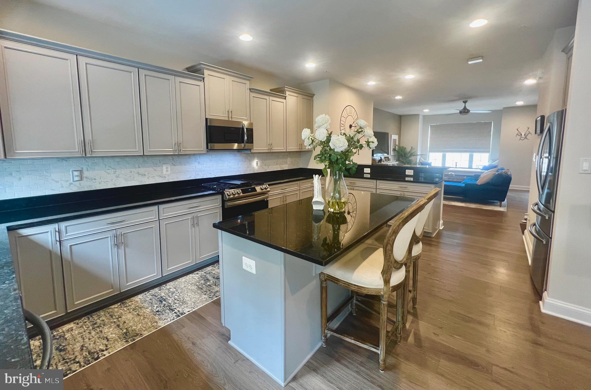 Real estate listing preview #4