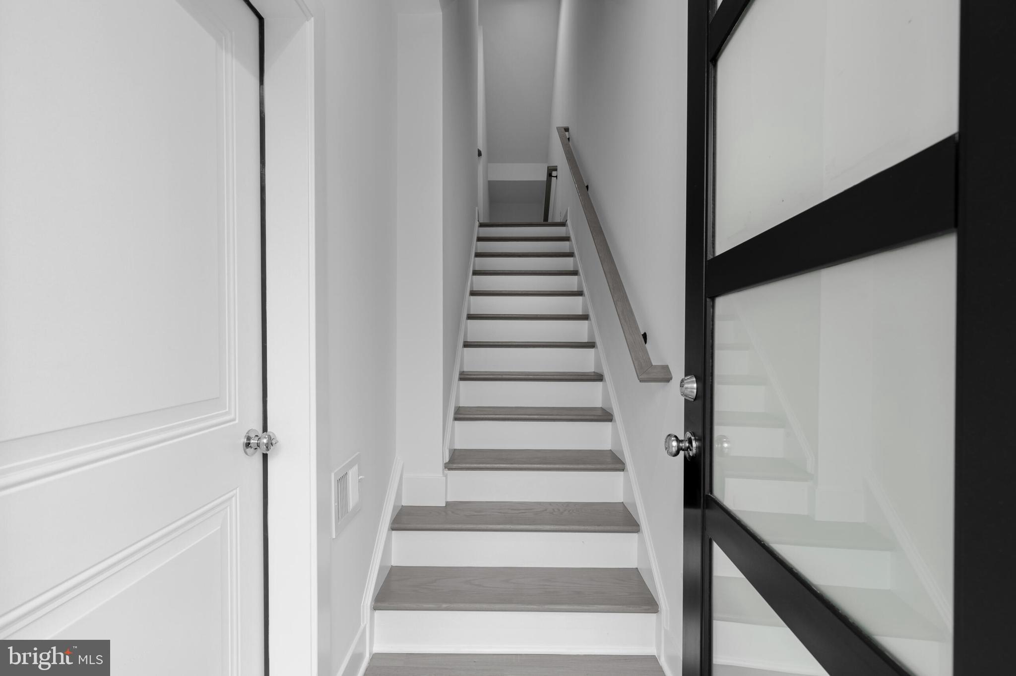 Real estate listing preview #8