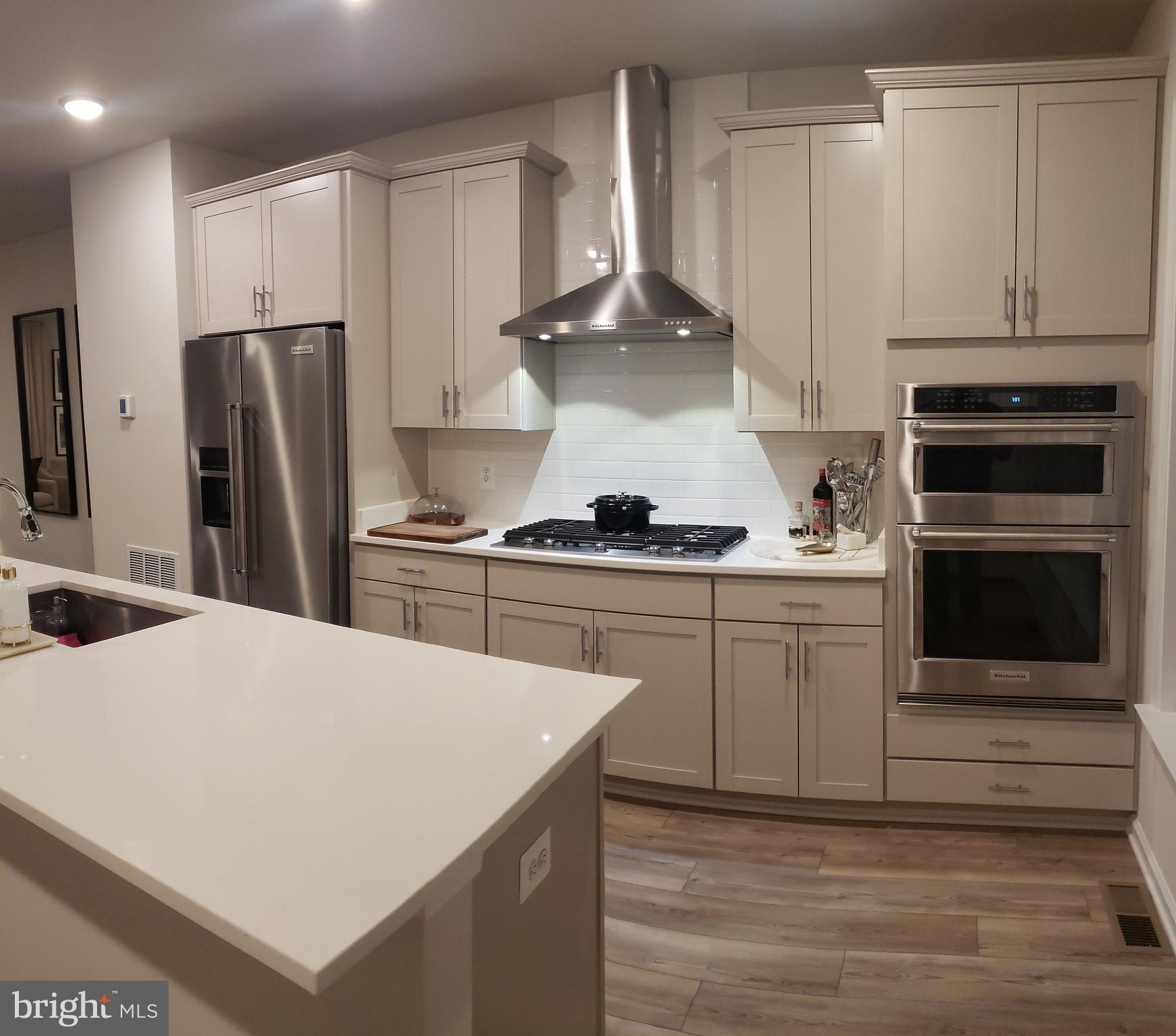 Real estate listing preview #10