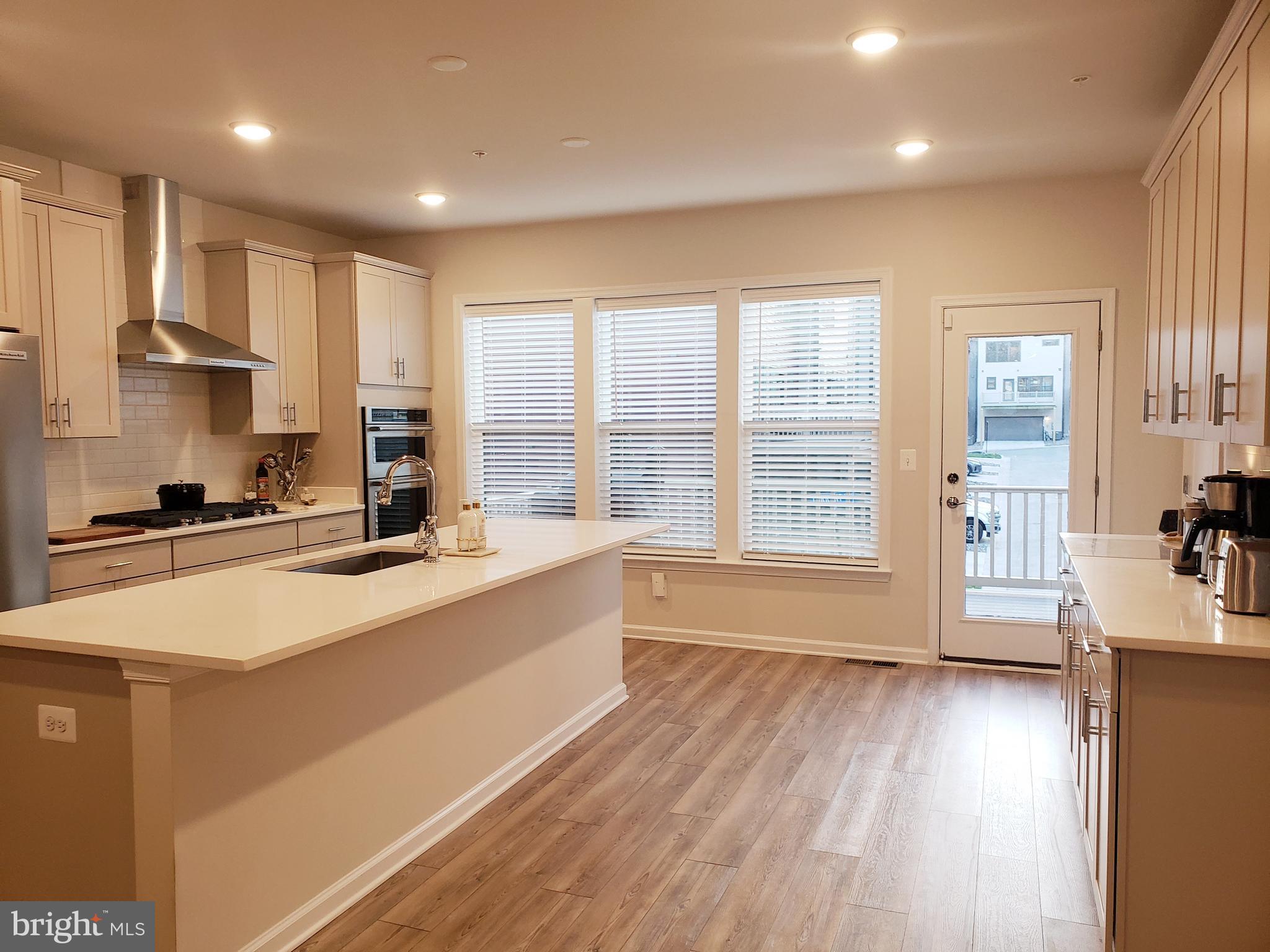 Real estate listing preview #9