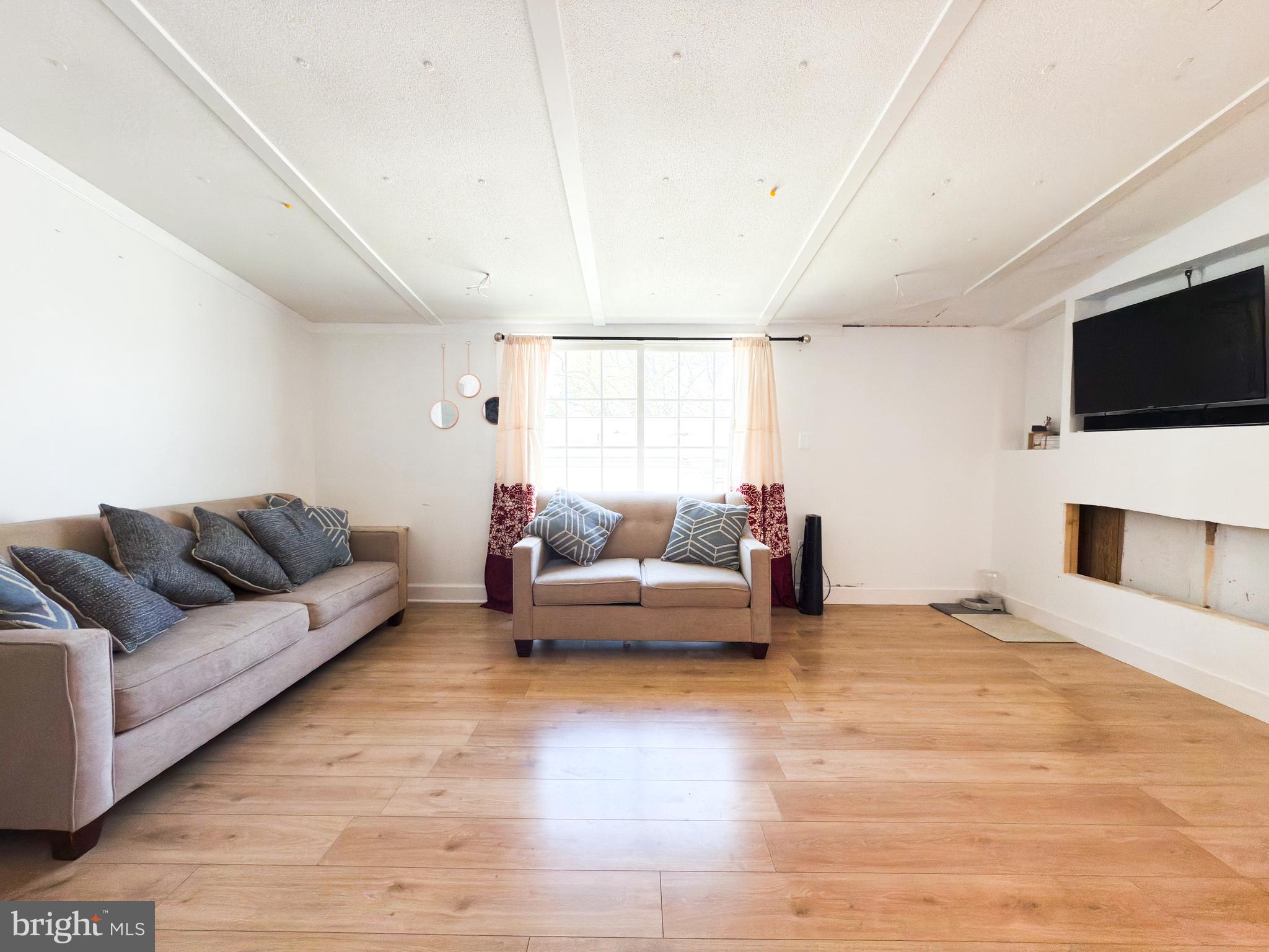 Real estate listing preview #11