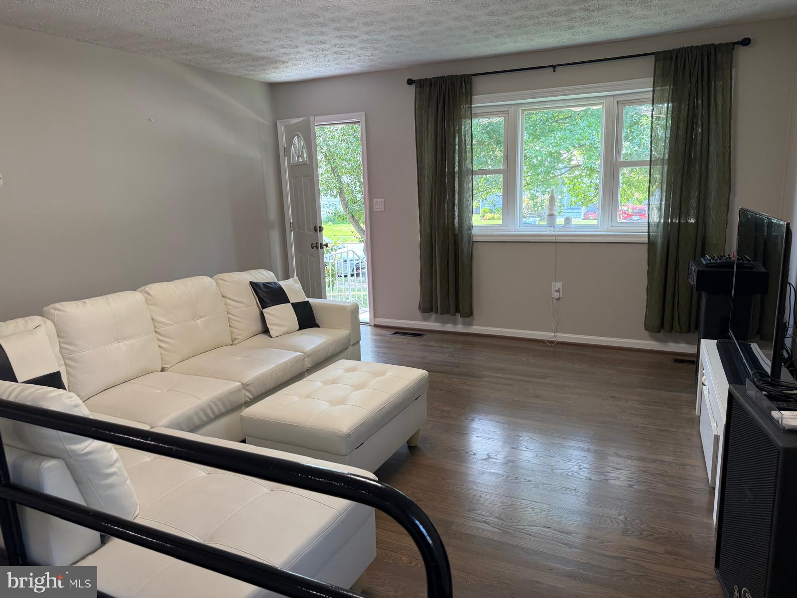 Real estate listing preview #3