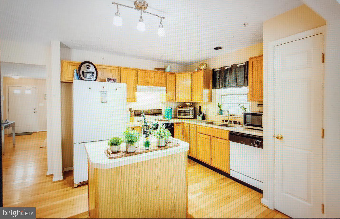 Real estate listing preview #14