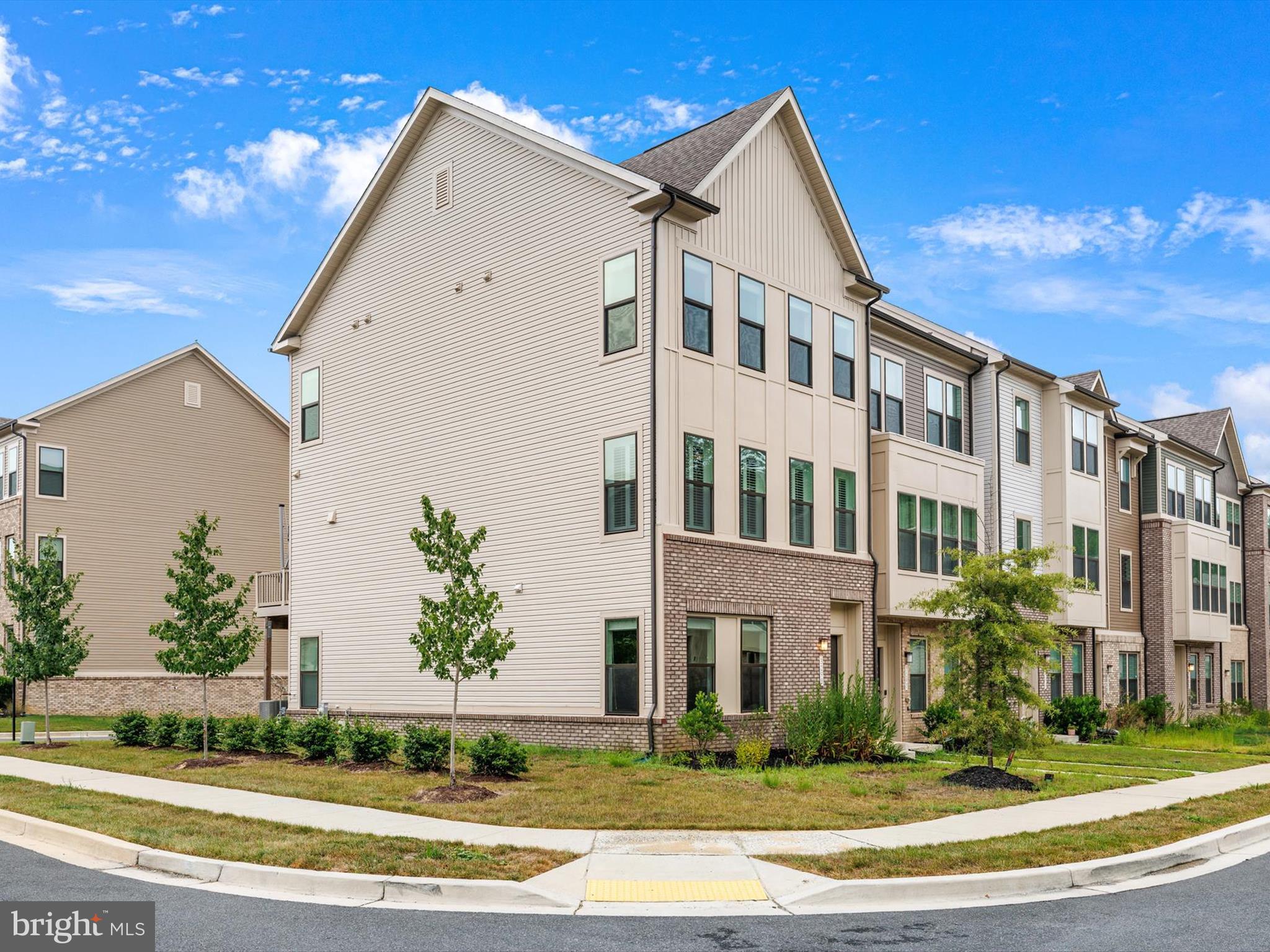 Real estate listing preview #3