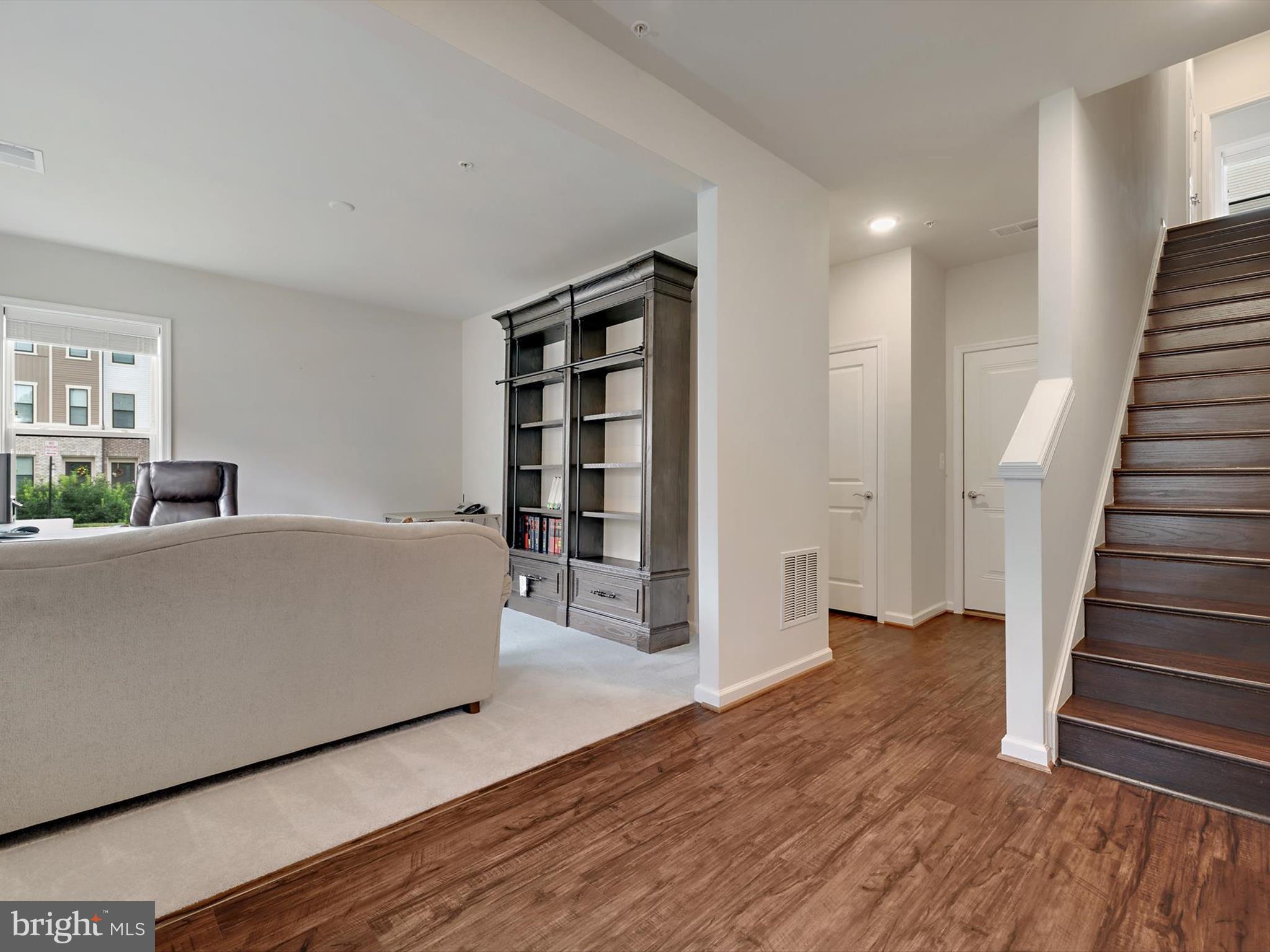 Real estate listing preview #6