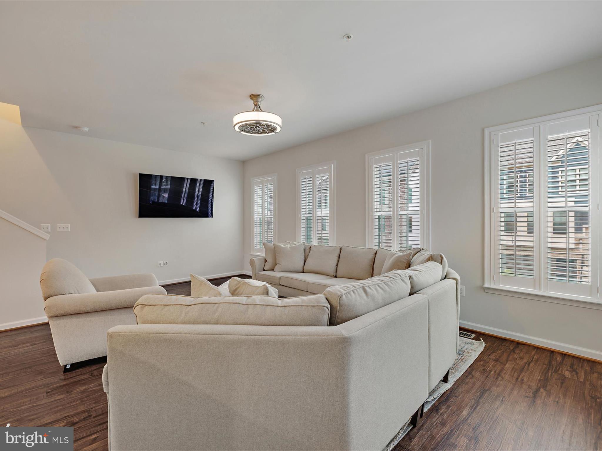 Real estate listing preview #9