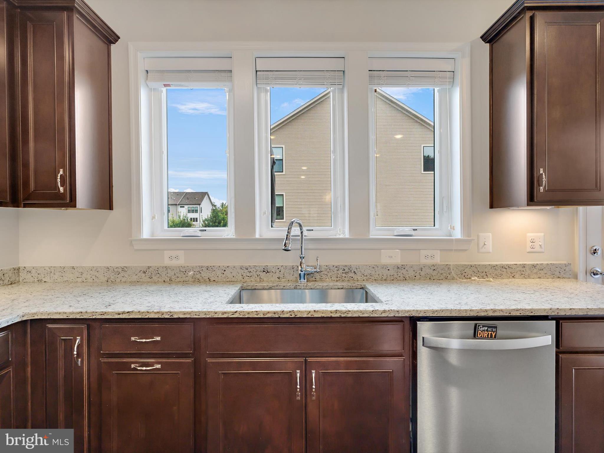 Real estate listing preview #16