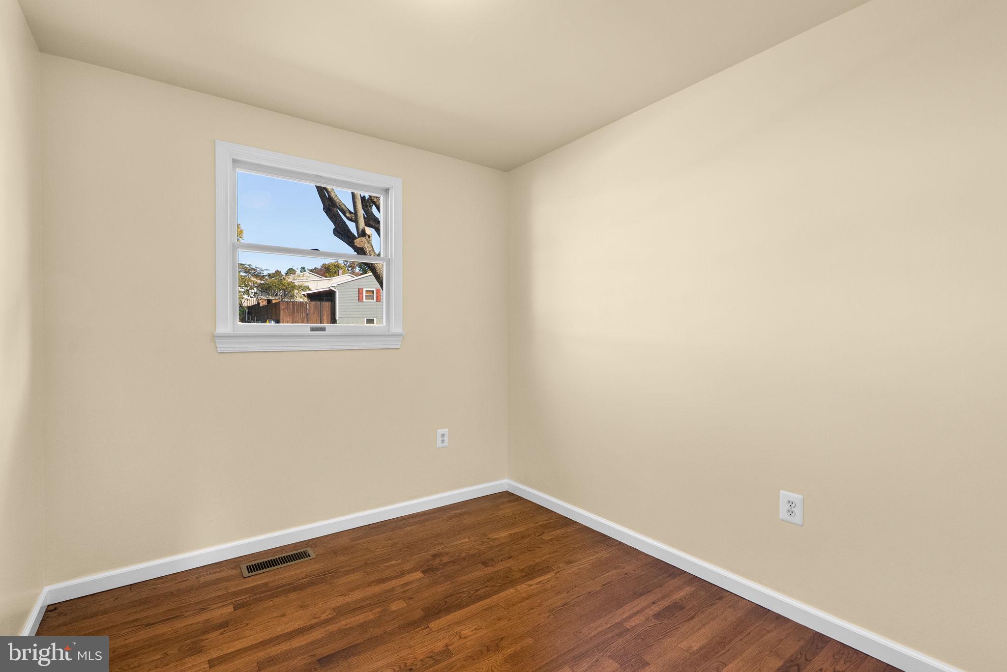 Real estate listing preview #24