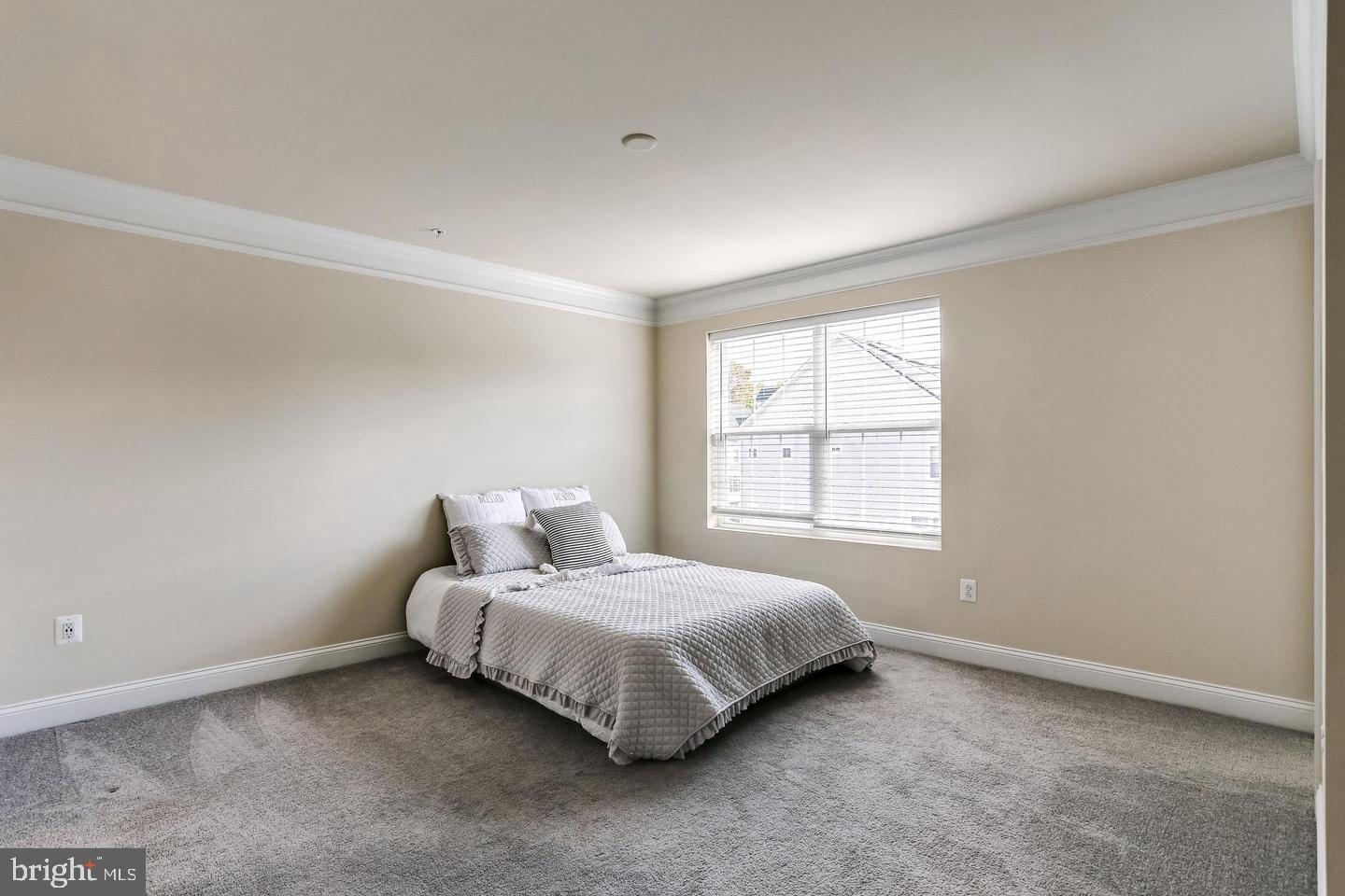 Real estate listing preview #12