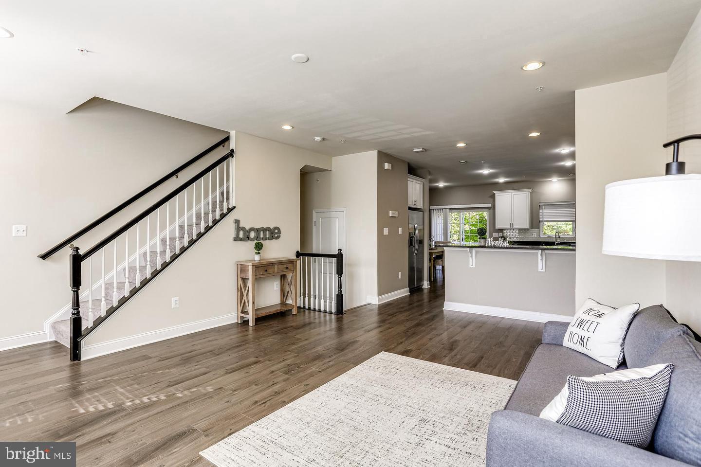 Real estate listing preview #8