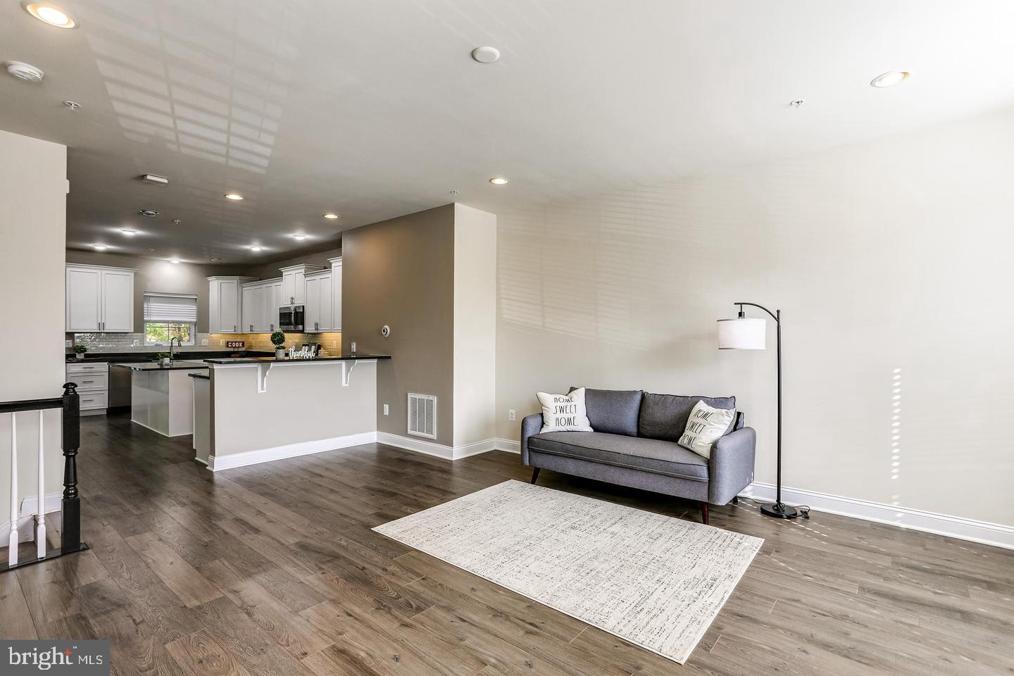 Real estate listing preview #7