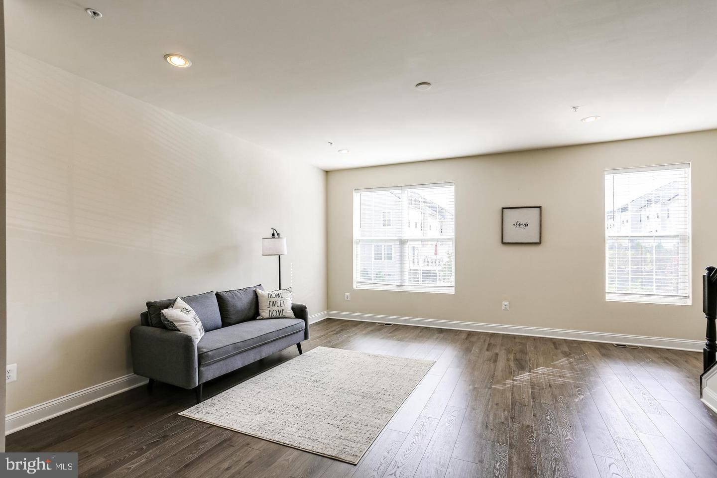 Real estate listing preview #9