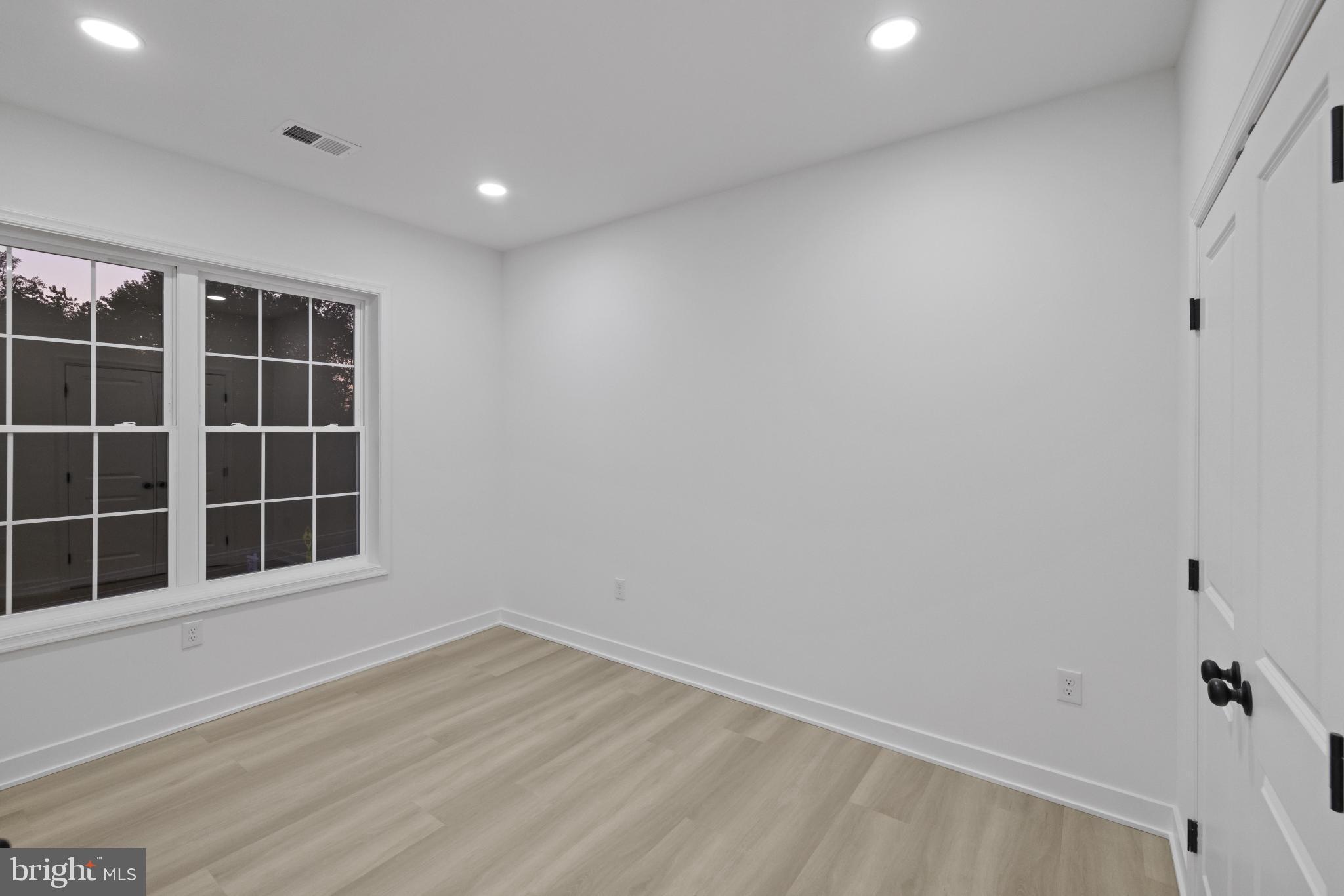 Real estate listing preview #14