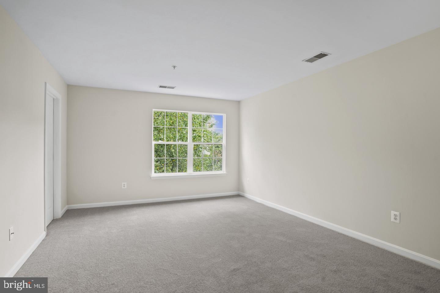 Real estate listing preview #13