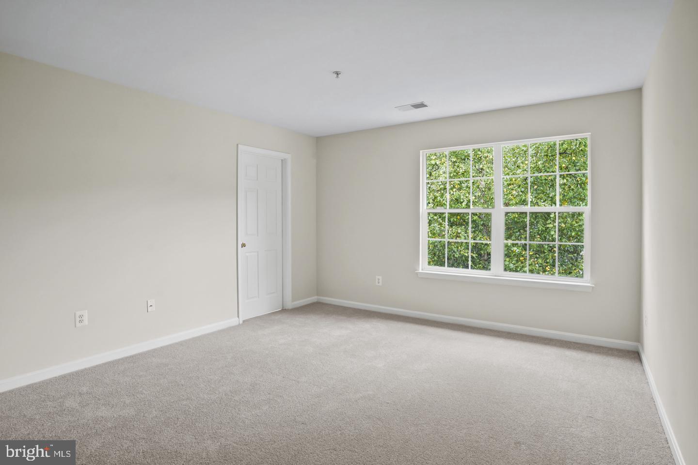 Real estate listing preview #8