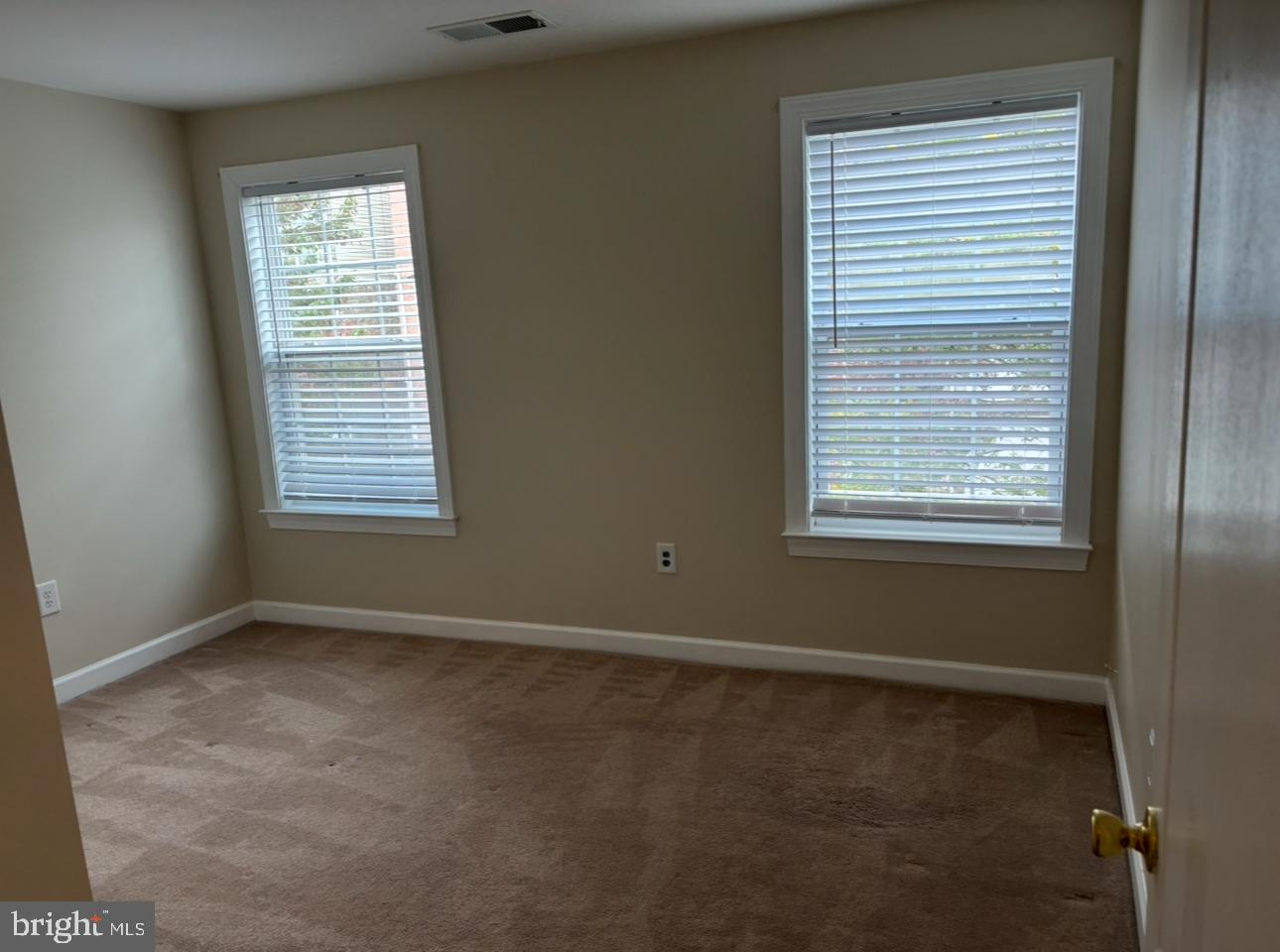 Real estate listing preview #10