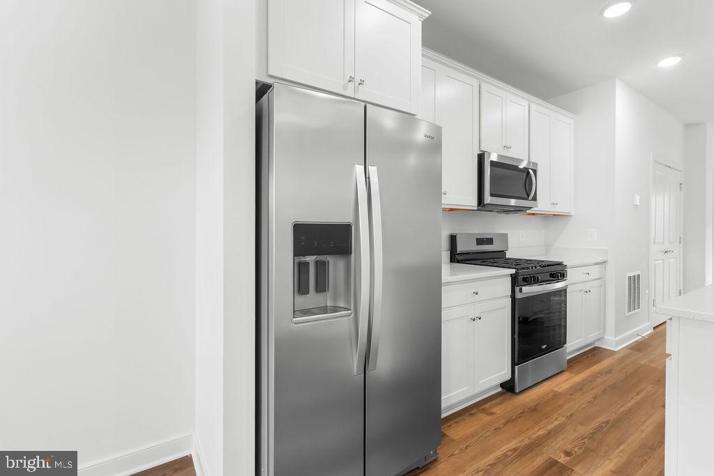 Real estate listing preview #14