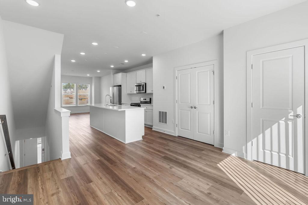 Real estate listing preview #9