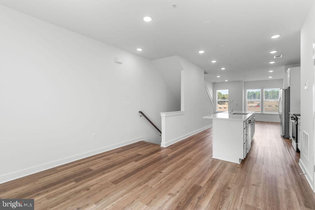 Real estate listing preview #8