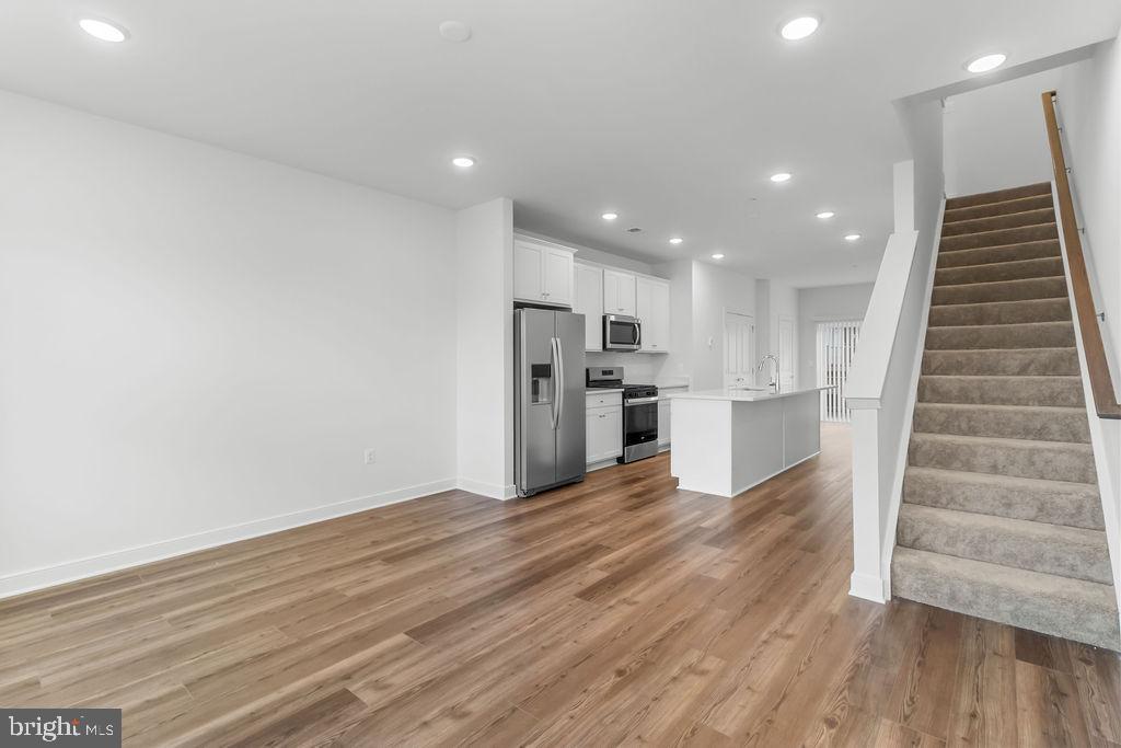 Real estate listing preview #12