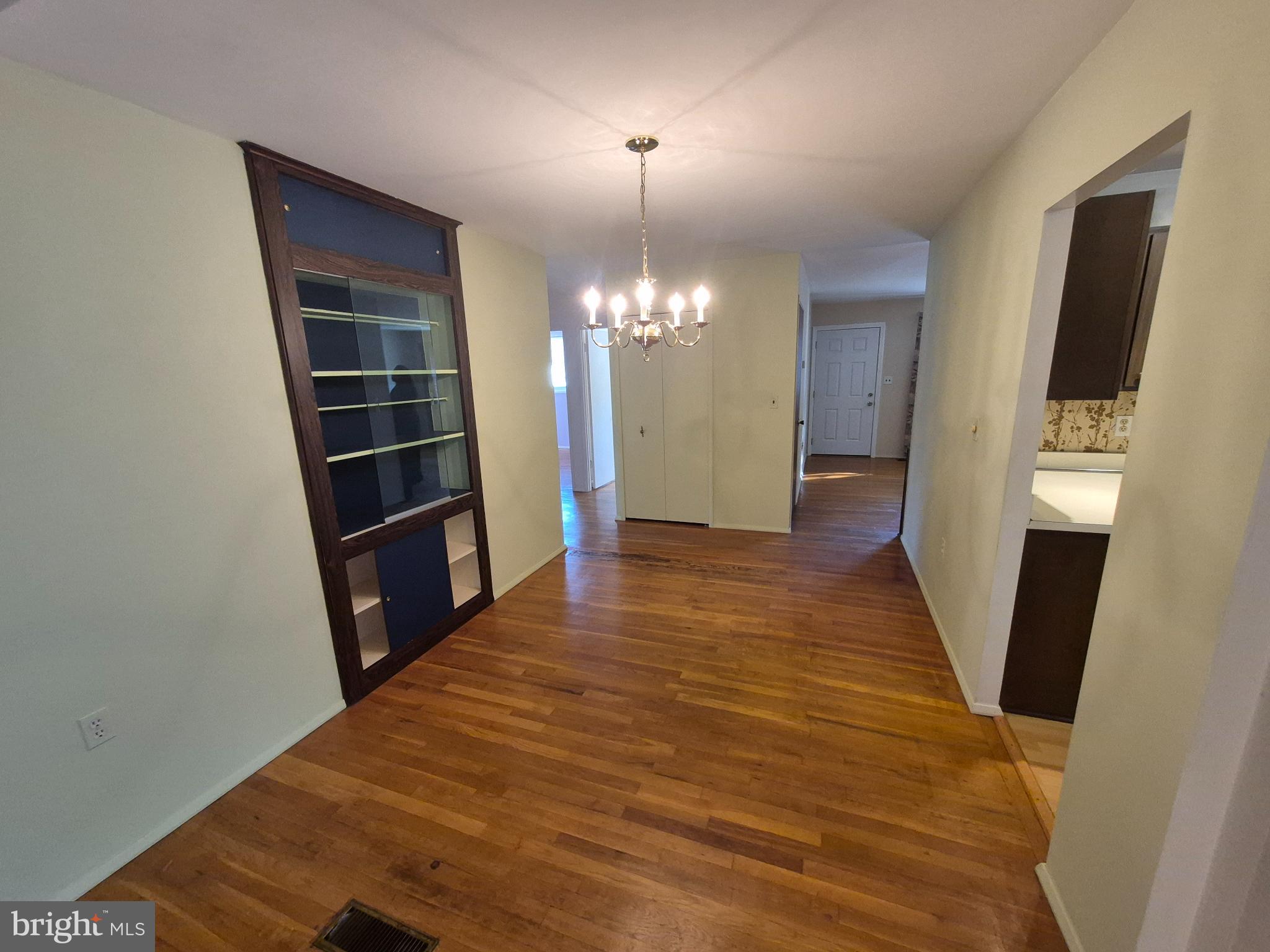 Real estate listing preview #12