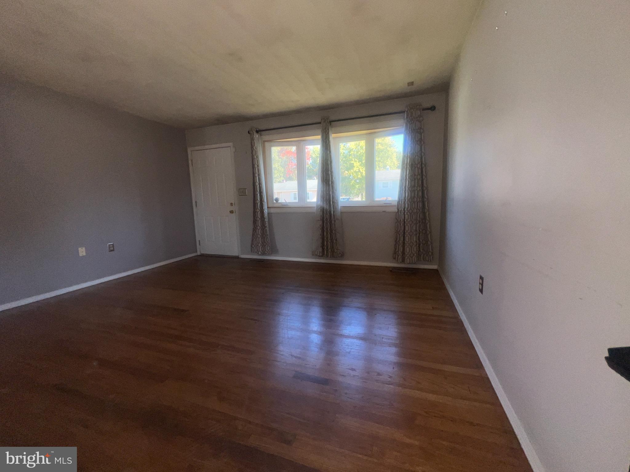 Real estate listing preview #2