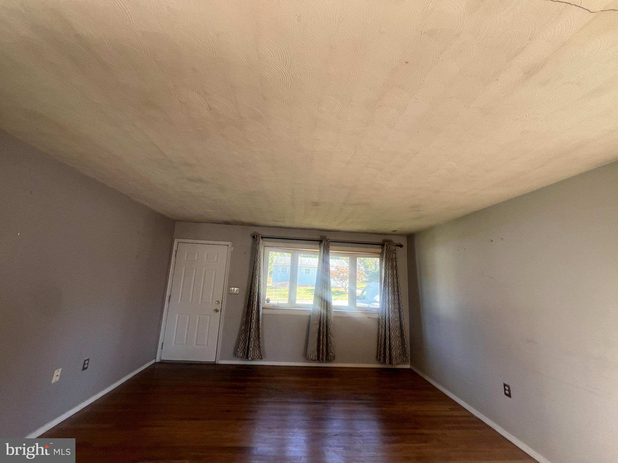 Real estate listing preview #4