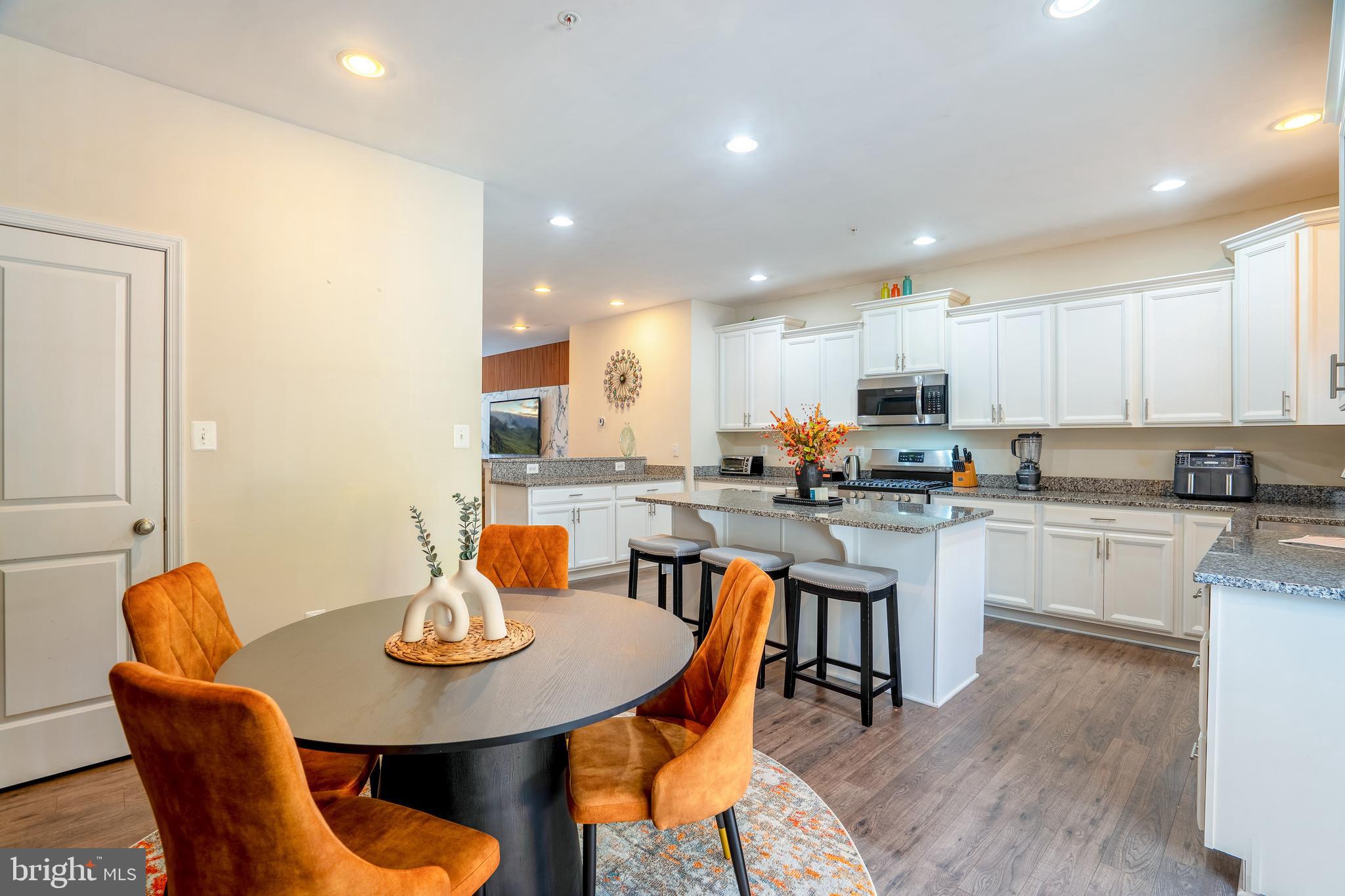 Real estate listing preview #14