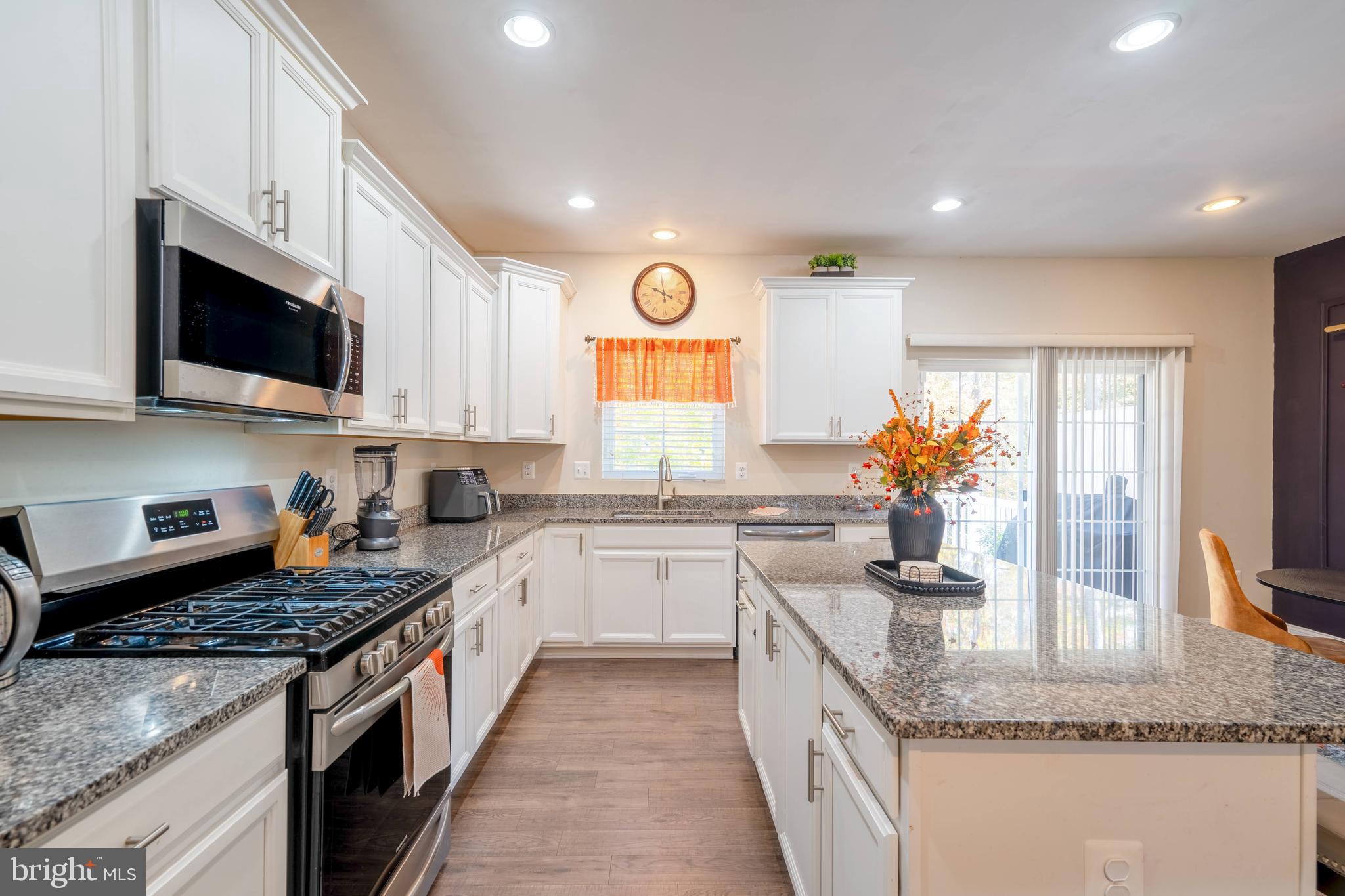 Real estate listing preview #12