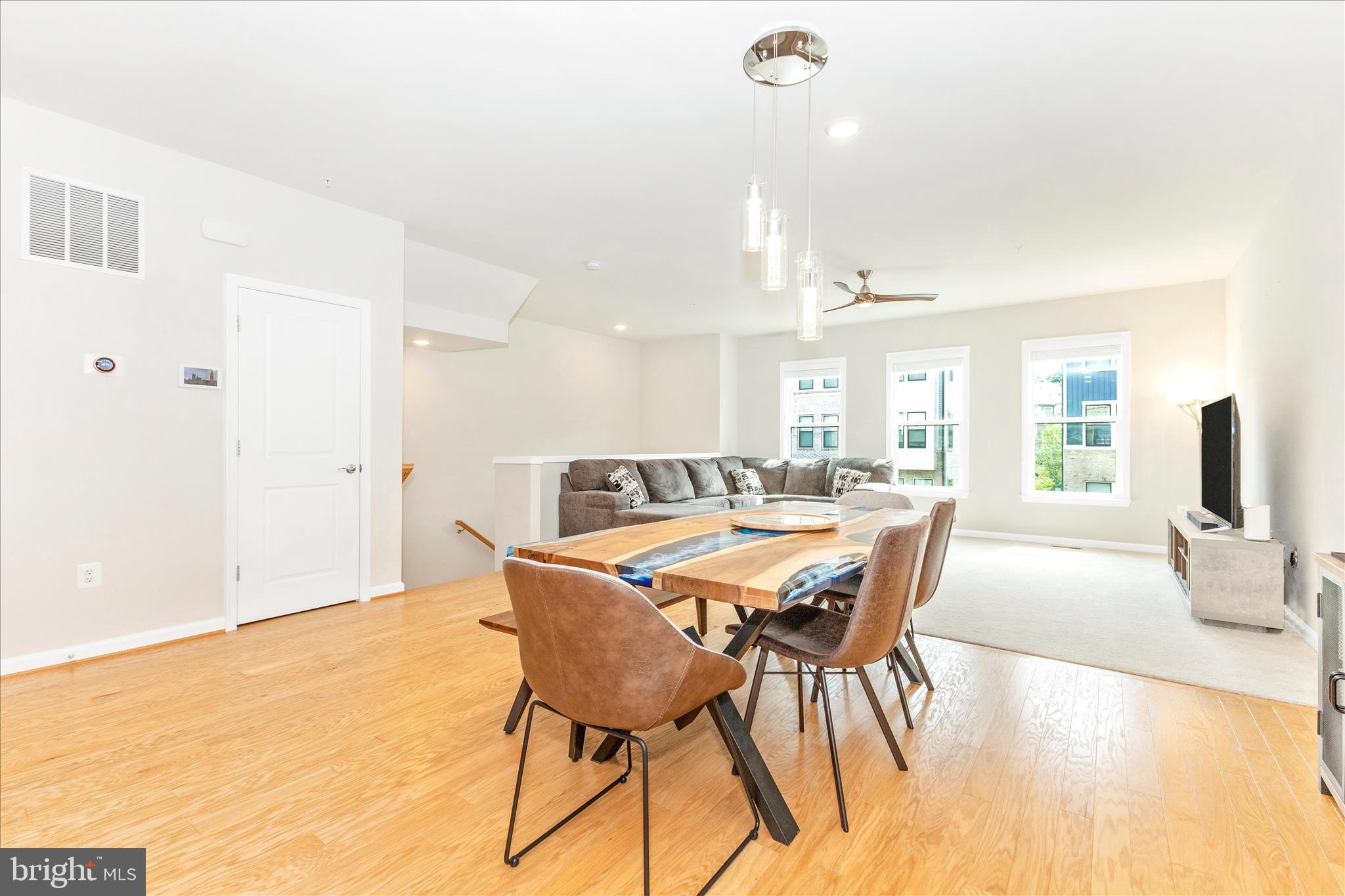 Real estate listing preview #11