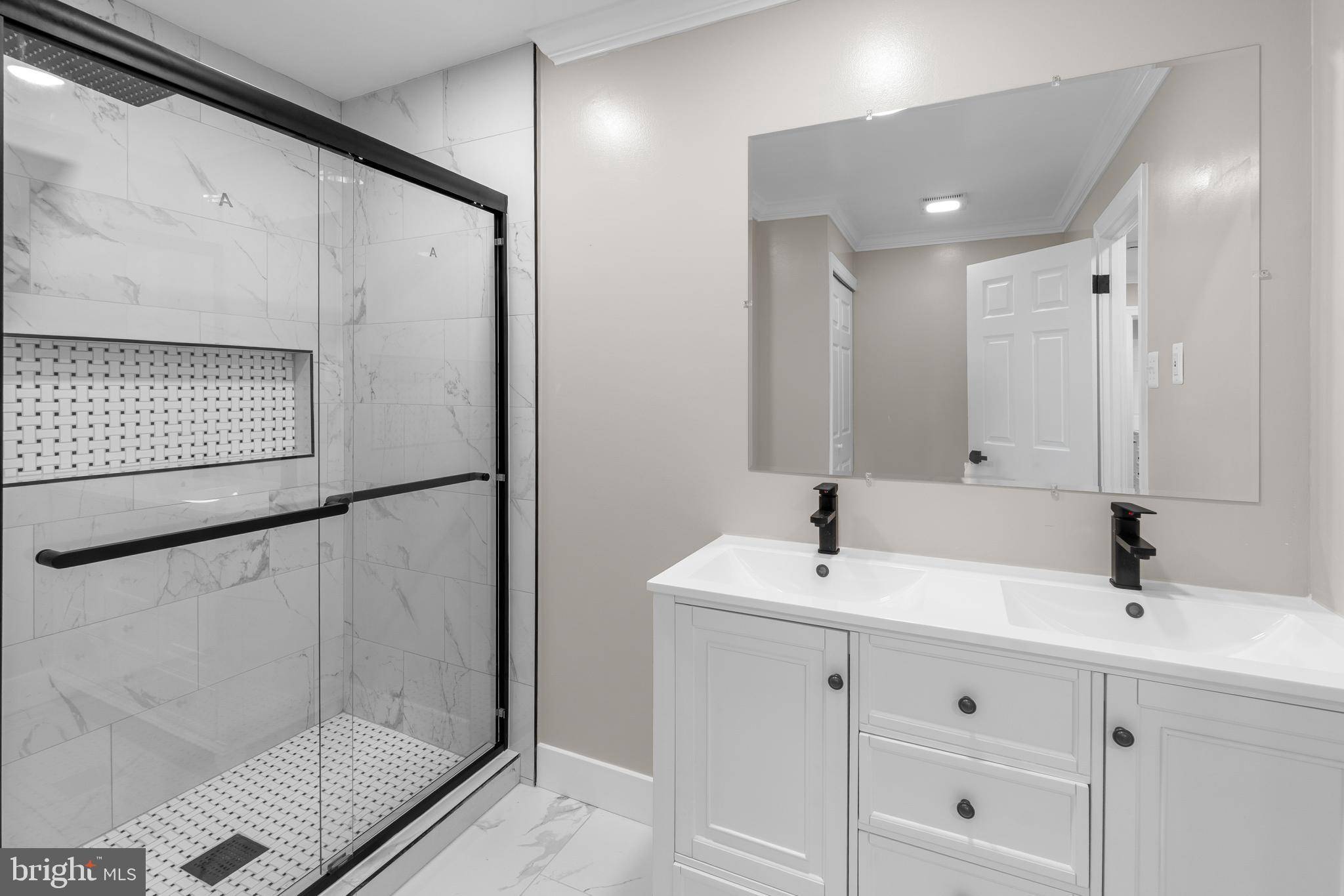 Real estate listing preview #16