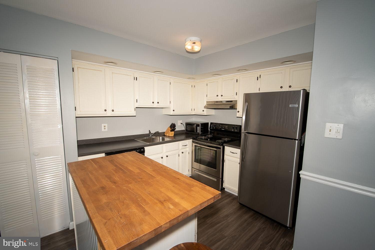 Real estate listing preview #6