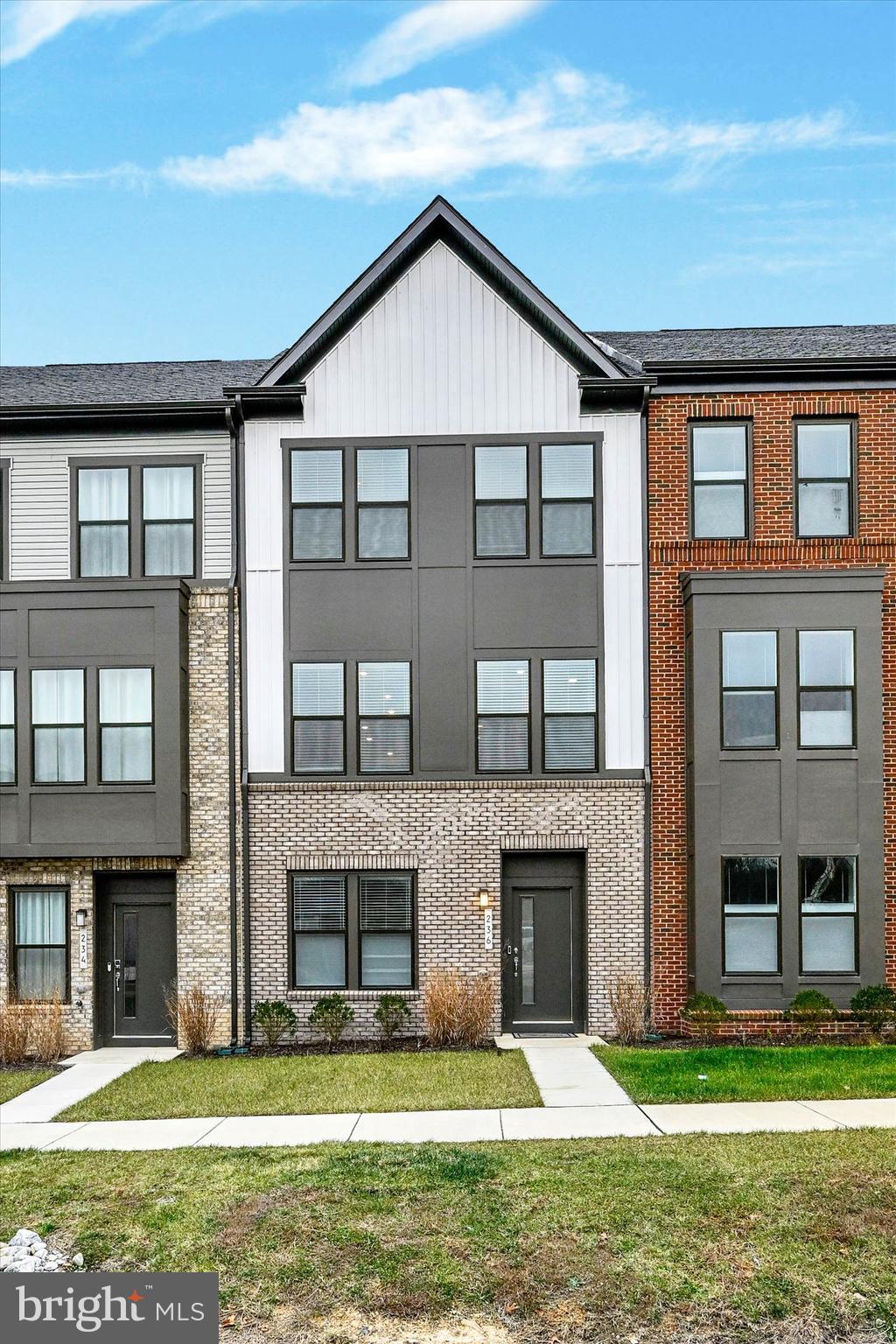 Real estate listing preview #4