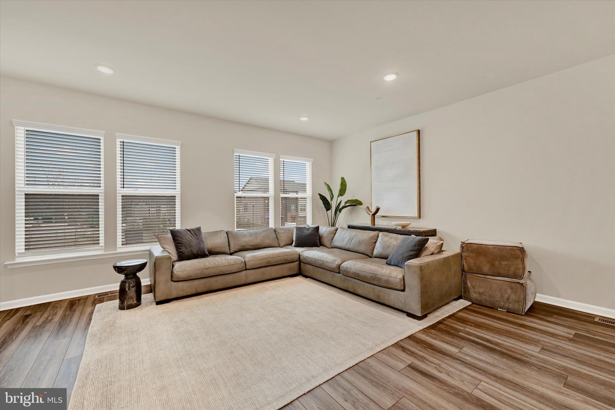 Real estate listing preview #18