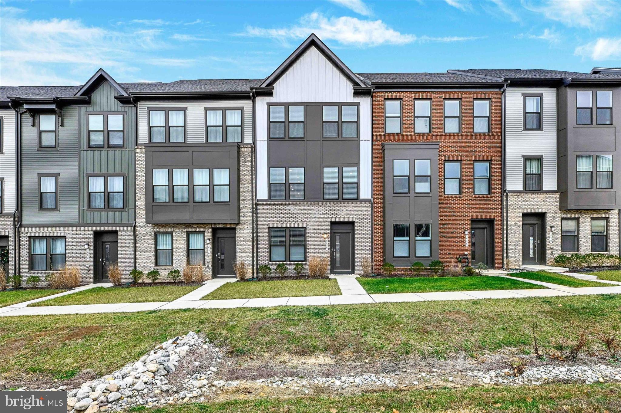 Real estate listing preview #2