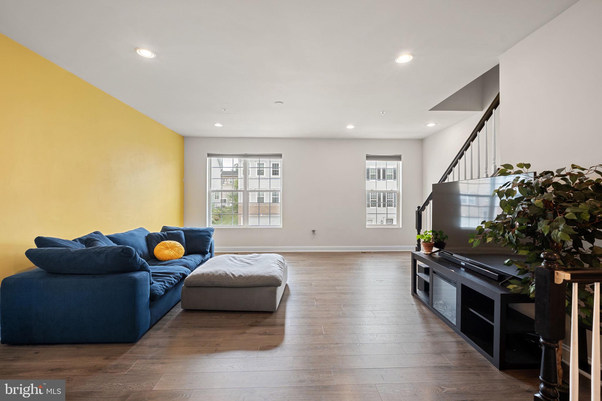 Real estate listing preview #16